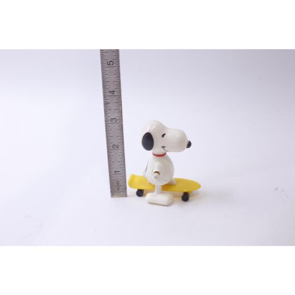 Snoopy on a Skateboard, 1970s Wind-Up Toy, Plastic, Figurine, Peanuts, Vintage, - Picture 3 of 3